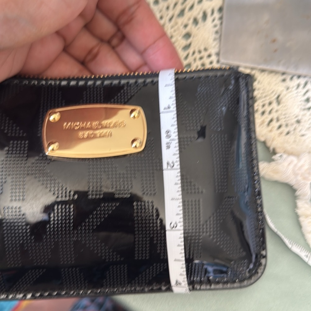 Micheal kors Elegant Black Patent Leather Wristlet - Picture 10 of 10